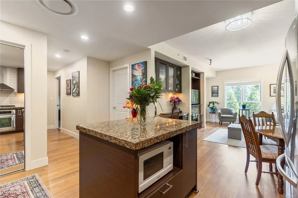 1400 Lynburne Pl 310, Langford