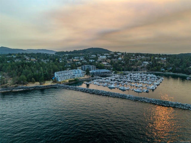 3 of 53 - 3555 Outrigger Rd 403, Nanoose Bay, BC