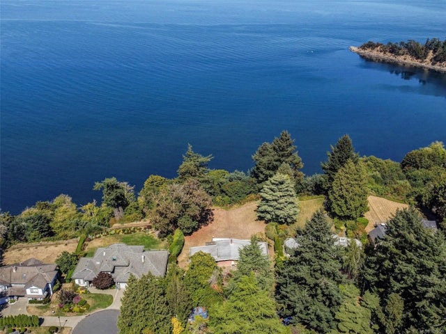 1 of 40 - 4598 Torquay Dr, Saanich, BC