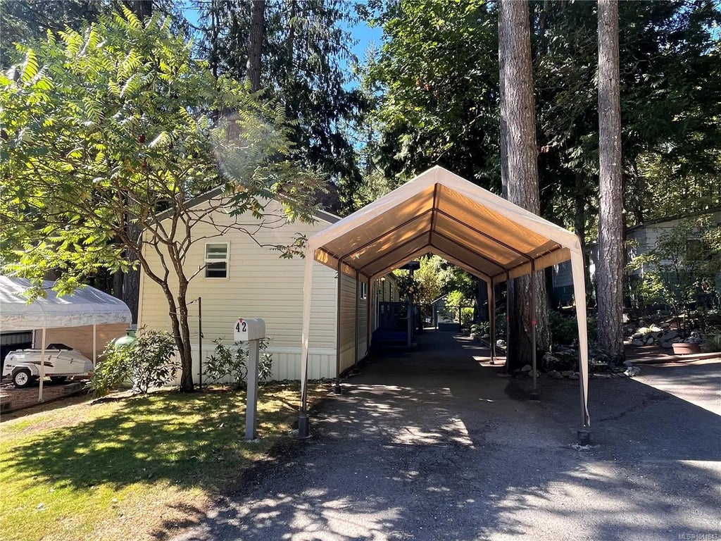 2500 Florence Lake Rd 42, Langford