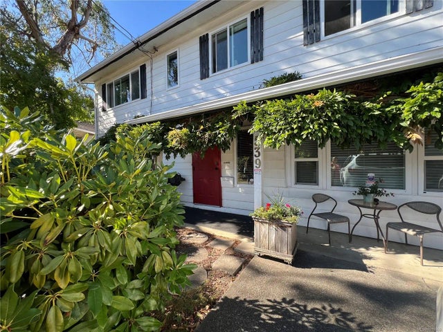 1 of 50 - 539 Rowan Ave, Parksville, BC