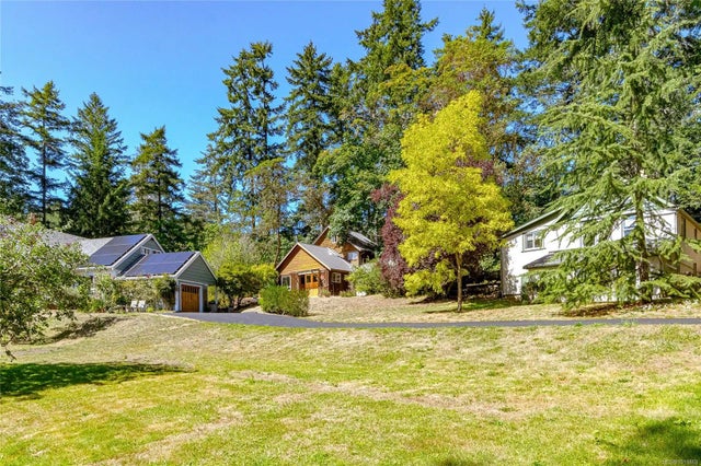 1 of 66 - 4664-4670 Spring Rd, Saanich, BC