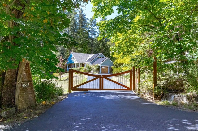 3 of 66 - 4664-4670 Spring Rd, Saanich, BC