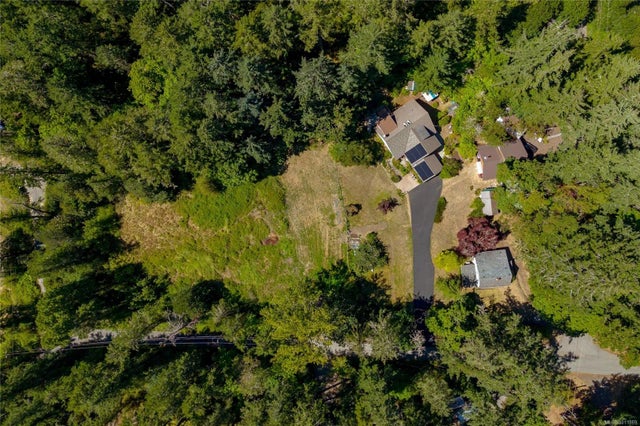 5 of 66 - 4664-4670 Spring Rd, Saanich, BC