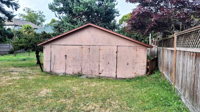 3 of 9 - 220 Michigan St, Victoria, BC