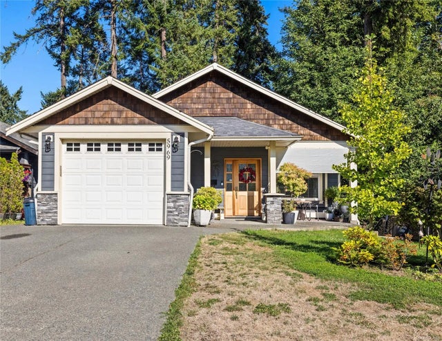 1 of 33 - 5969 Stonehaven Dr, Duncan, BC