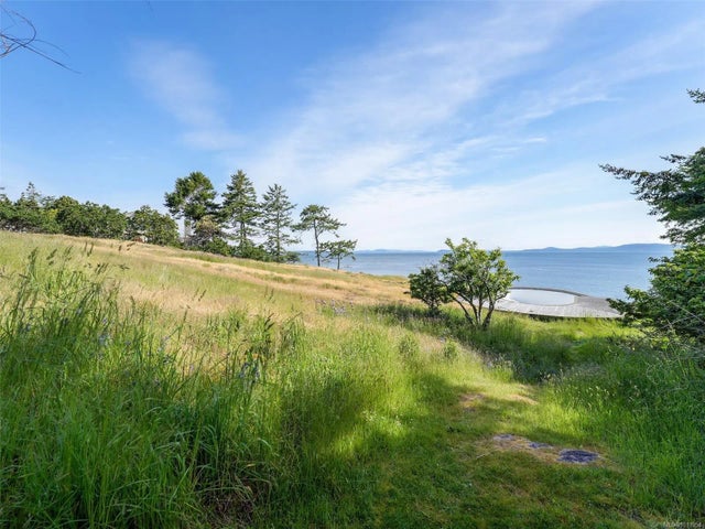 3 of 50 - 2550 Queenswood Dr, Saanich, BC