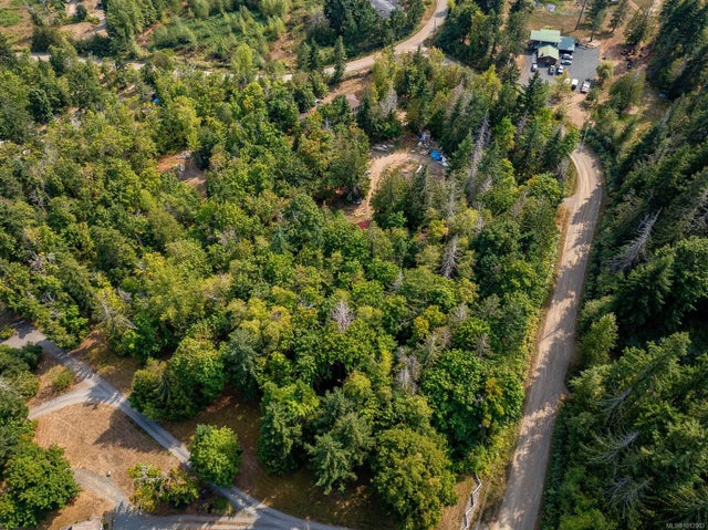 4 of 31 - 7390 Cougar Smith Rd, Fanny Bay, BC