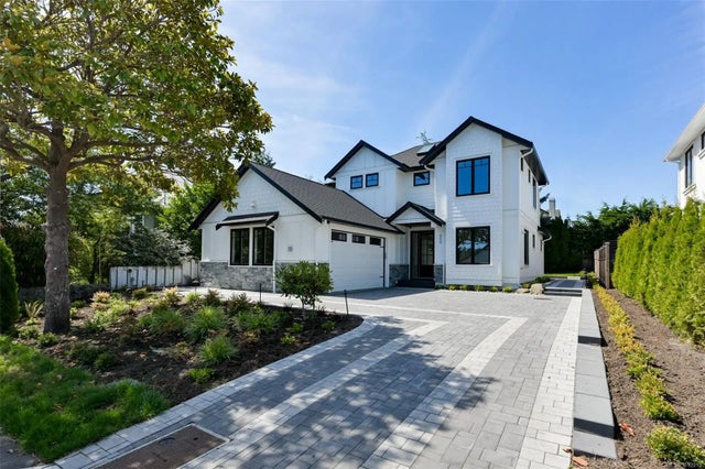 1 of 61 - 650 Monterey Ave, Oak Bay, BC