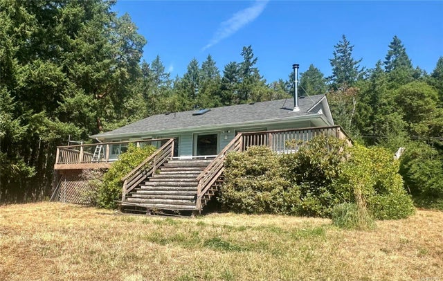 2 of 26 - 229 Cormorant Cres, Salt Spring, BC