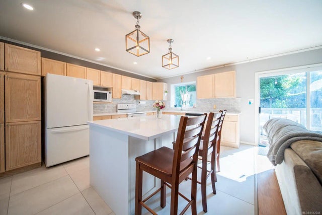 4 of 27 - 5668 Rutherford Rd, Nanaimo, BC
