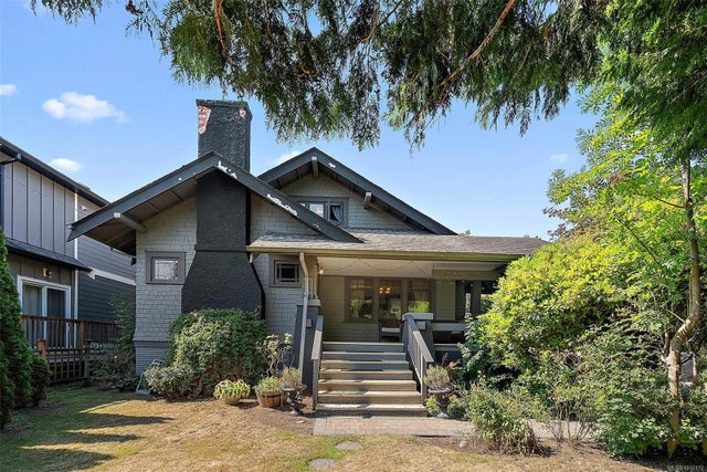 1 of 31 - 9646 Sixth St, Sidney, BC