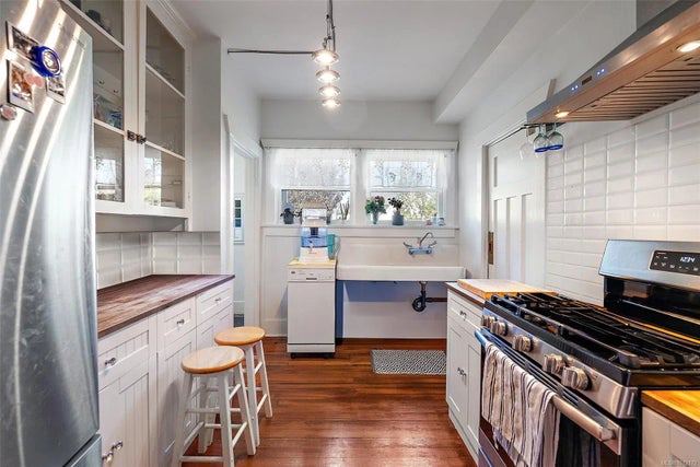 4 of 31 - 9646 Sixth St, Sidney, BC