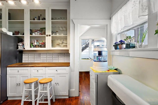 5 of 31 - 9646 Sixth St, Sidney, BC