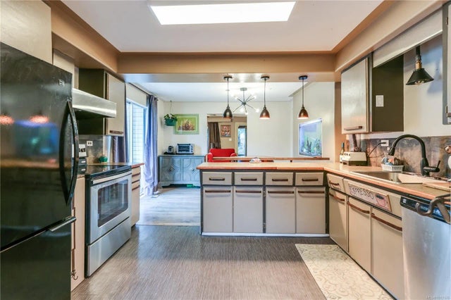 4 of 49 - 3480 Hammond Bay Rd, Nanaimo, BC