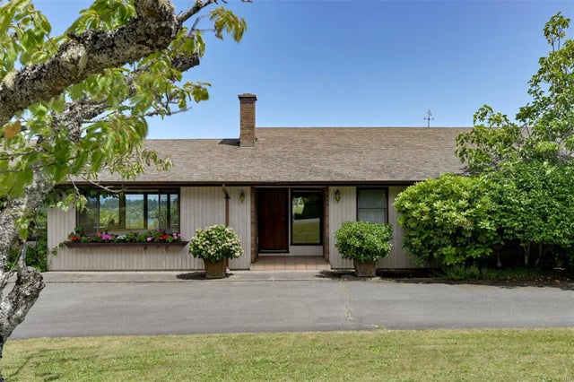 4 of 79 - 5489 Forest Hill Rd, Saanich, BC