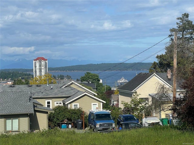 2 of 11 - 354 Kennedy St, Nanaimo, BC