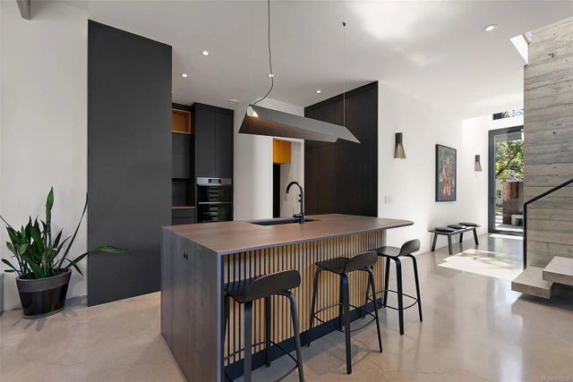 4 of 45 - 862 Somenos St, Victoria, BC