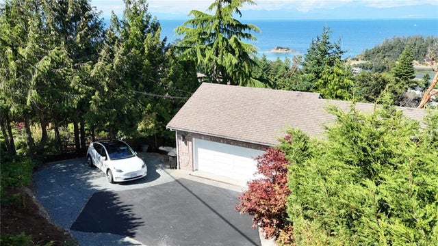1 of 33 - 3640 Sundown Dr, Nanaimo, BC