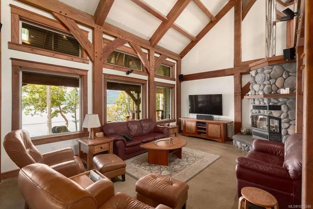 3 of 17 - 123 Smith Rd, Salt Spring, BC