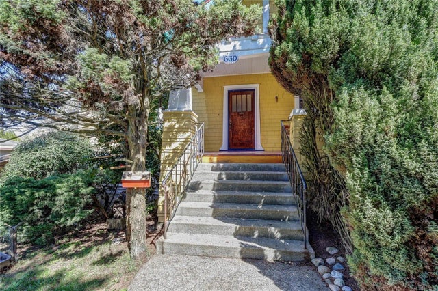 1 of 81 - 660 Third St, Nanaimo, BC