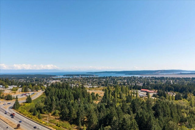 1 of 16 - 709 Dogwood Rd, Nanaimo, BC