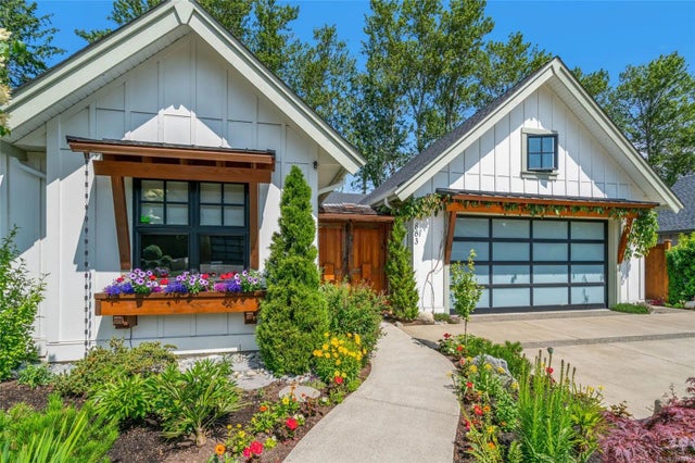 1 of 54 - 863 Claymore Cres, Qualicum Beach, BC