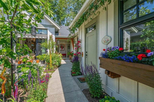 2 of 54 - 863 Claymore Cres, Qualicum Beach, BC