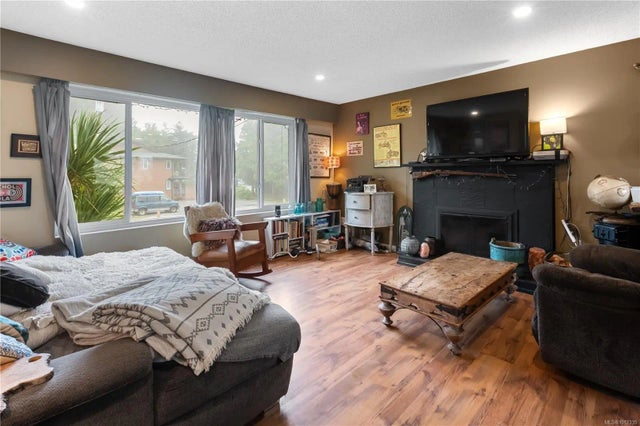 3 of 35 - 1550 Larch Rd, Ucluelet, BC