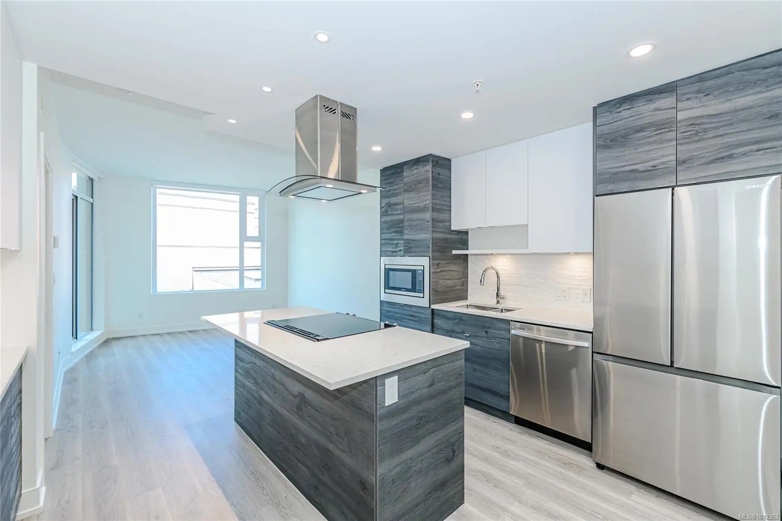 Victoria Real Estate - MLS # 1012362, Residential real estate for Sale in The Pearl Residence, MLS Listings # 1012362