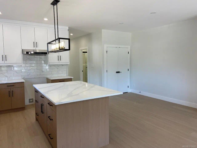 4 of 6 - 10 Leam Rd, Nanaimo, BC