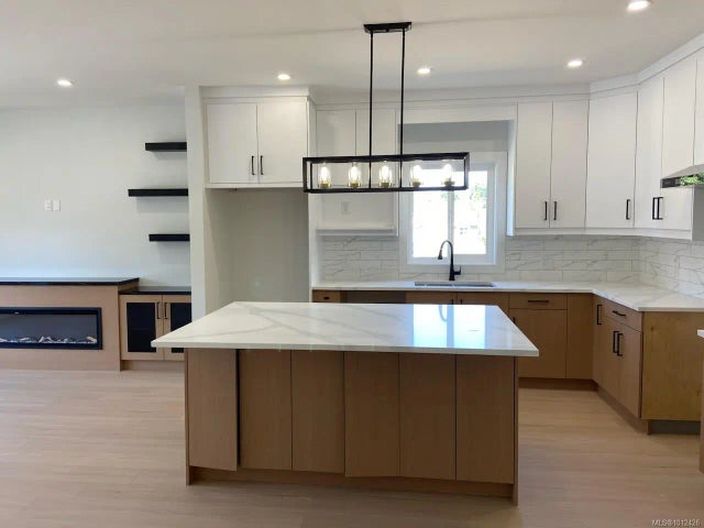 5 of 6 - 10 Leam Rd, Nanaimo, BC