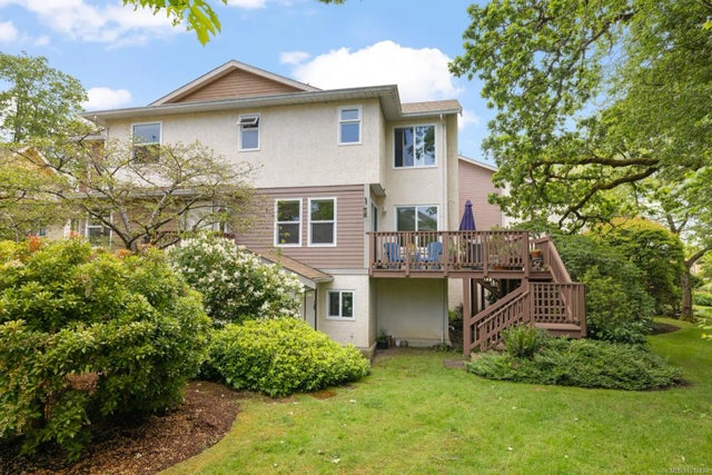 2 of 40 - 4580 West Saanich Rd 10, Saanich, BC