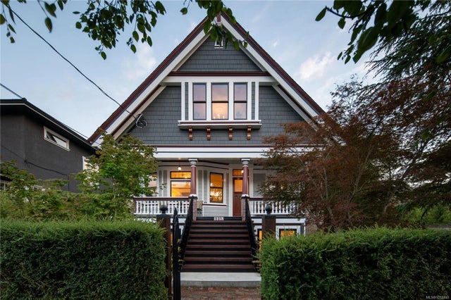 1 of 76 - 1215 Richardson St, Victoria, BC