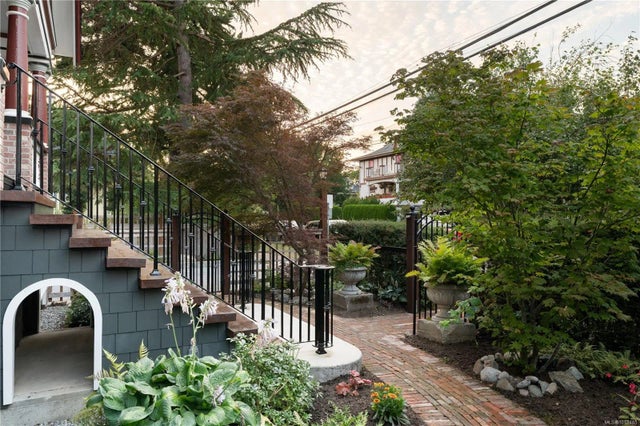 4 of 76 - 1215 Richardson St, Victoria, BC