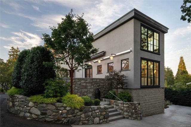 1 of 62 - 2175 Granite St, Oak Bay, BC