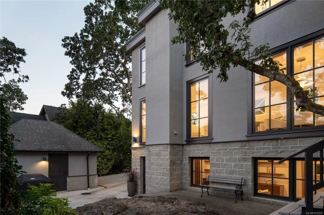 4 of 62 - 2175 Granite St, Oak Bay, BC