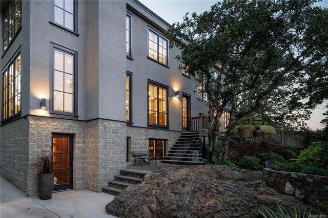 5 of 62 - 2175 Granite St, Oak Bay, BC