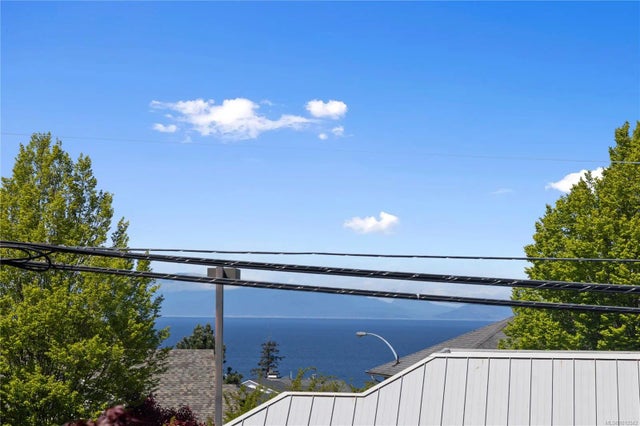 2 of 38 - 6319 Redonda Pl, Nanaimo, BC