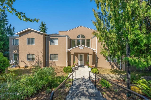 1 of 20 - 141 Sixth Ave 9, Qualicum Beach, BC