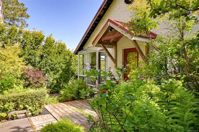 5 of 51 - 4955 Cordova Bay Rd, Saanich, BC