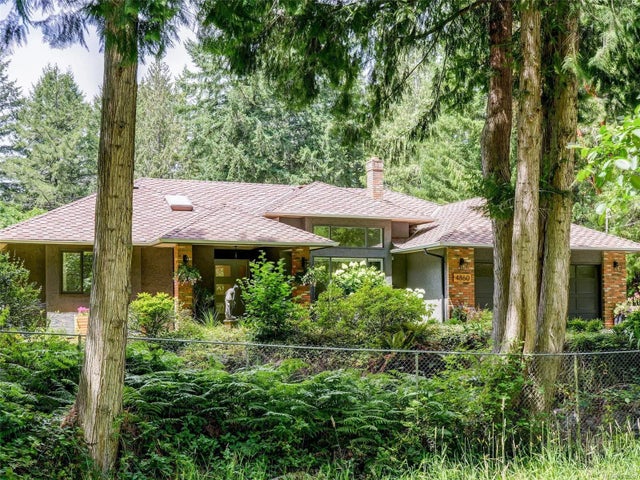 3 of 25 - 4860 Excelsior Rd, Saanich, BC
