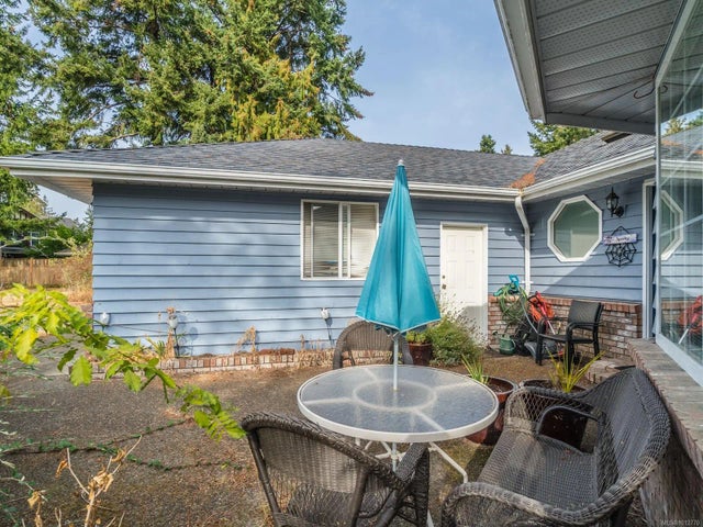 4 of 15 - 563 Island Hwy W, Parksville, BC