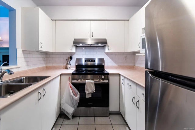 2 of 28 - 832 Fisgard St 304, Victoria, BC