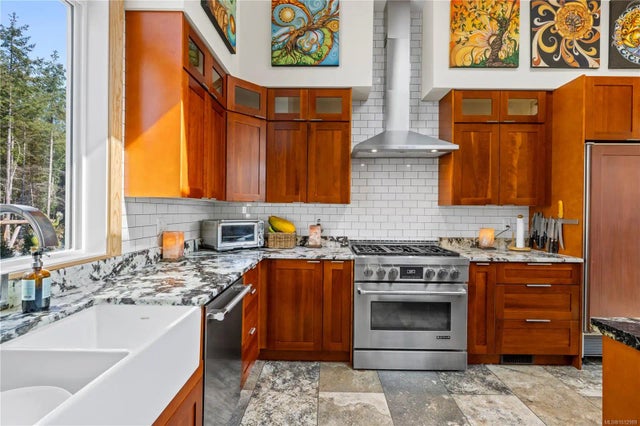 2 of 40 - 440 Gilbert Rd, Qualicum Beach, BC