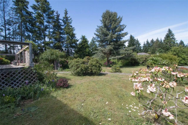 2 of 12 - 6573 Mystery Beach Rd, Fanny Bay, BC