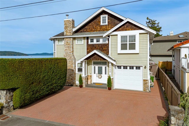 1 of 62 - 10239 Fifth St, Sidney, BC