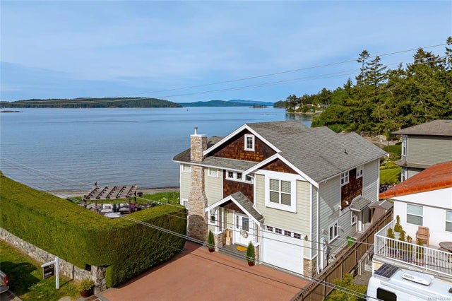 2 of 62 - 10239 Fifth St, Sidney, BC