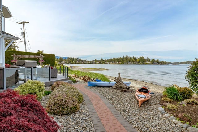 5 of 62 - 10239 Fifth St, Sidney, BC