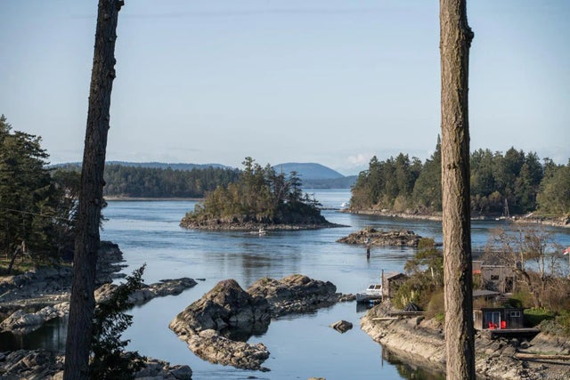 5 of 37 - 2464 Tryon Rd, North Saanich, BC